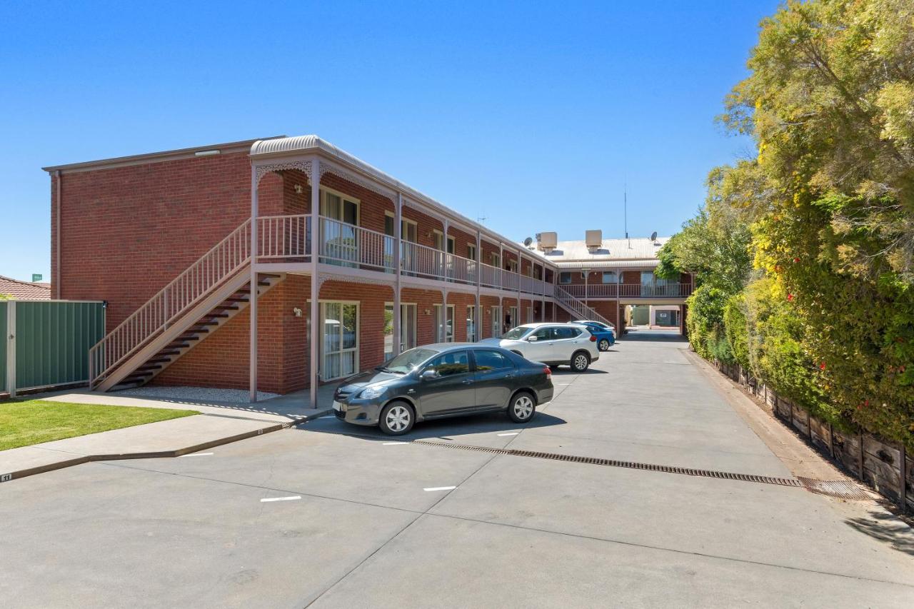 Burke And Wills Motor Inn Swan Hill Bagian luar foto