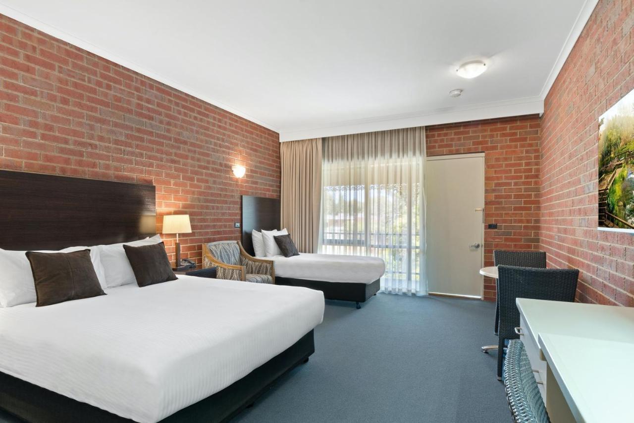 Burke And Wills Motor Inn Swan Hill Bagian luar foto