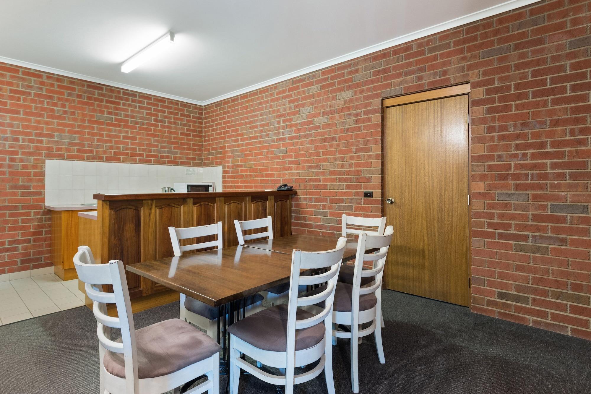 Burke And Wills Motor Inn Swan Hill Bagian luar foto