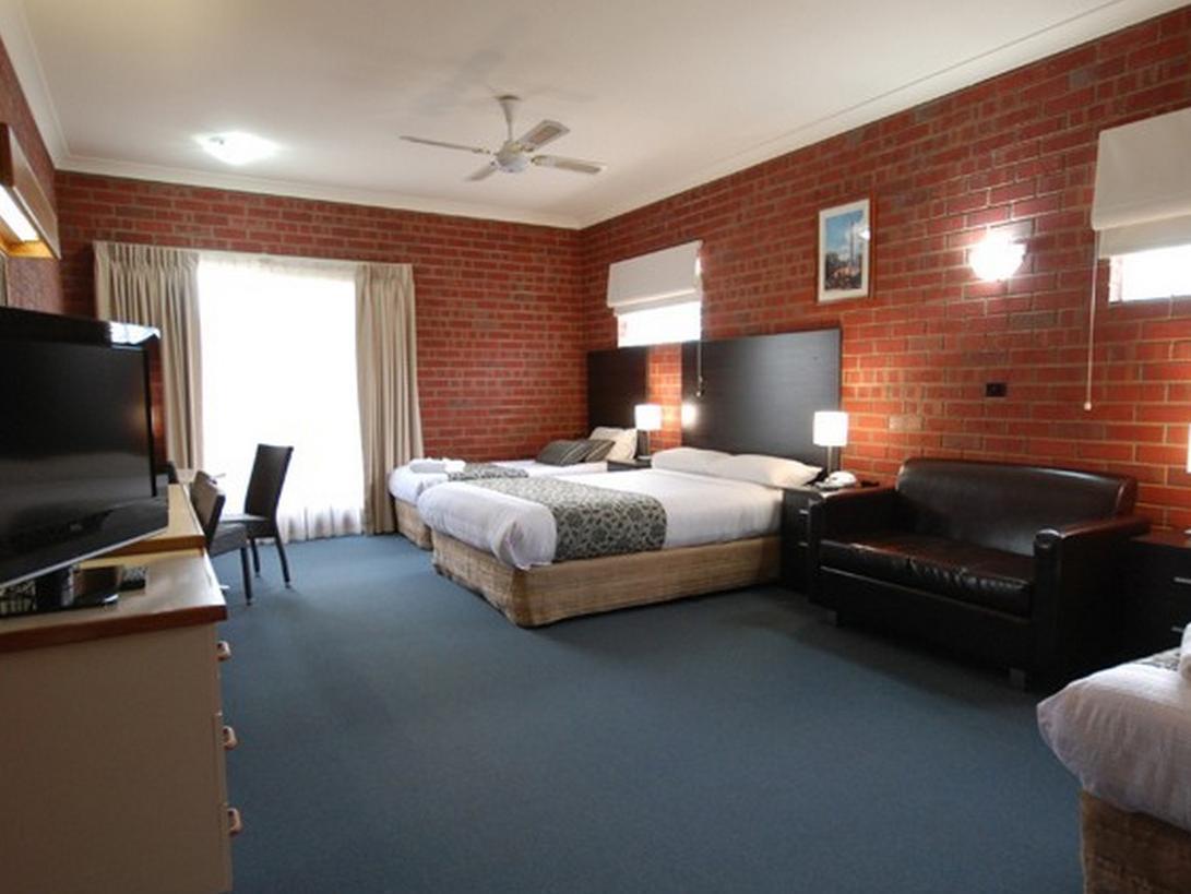 Burke And Wills Motor Inn Swan Hill Bagian luar foto