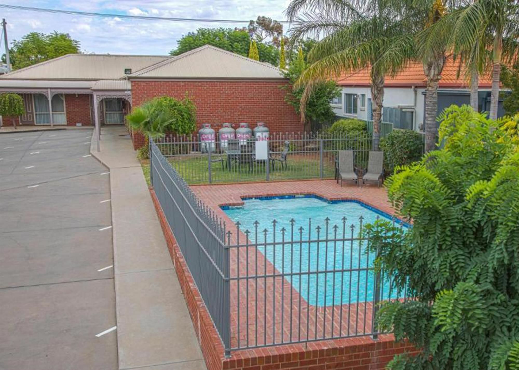 Burke And Wills Motor Inn Swan Hill Bagian luar foto
