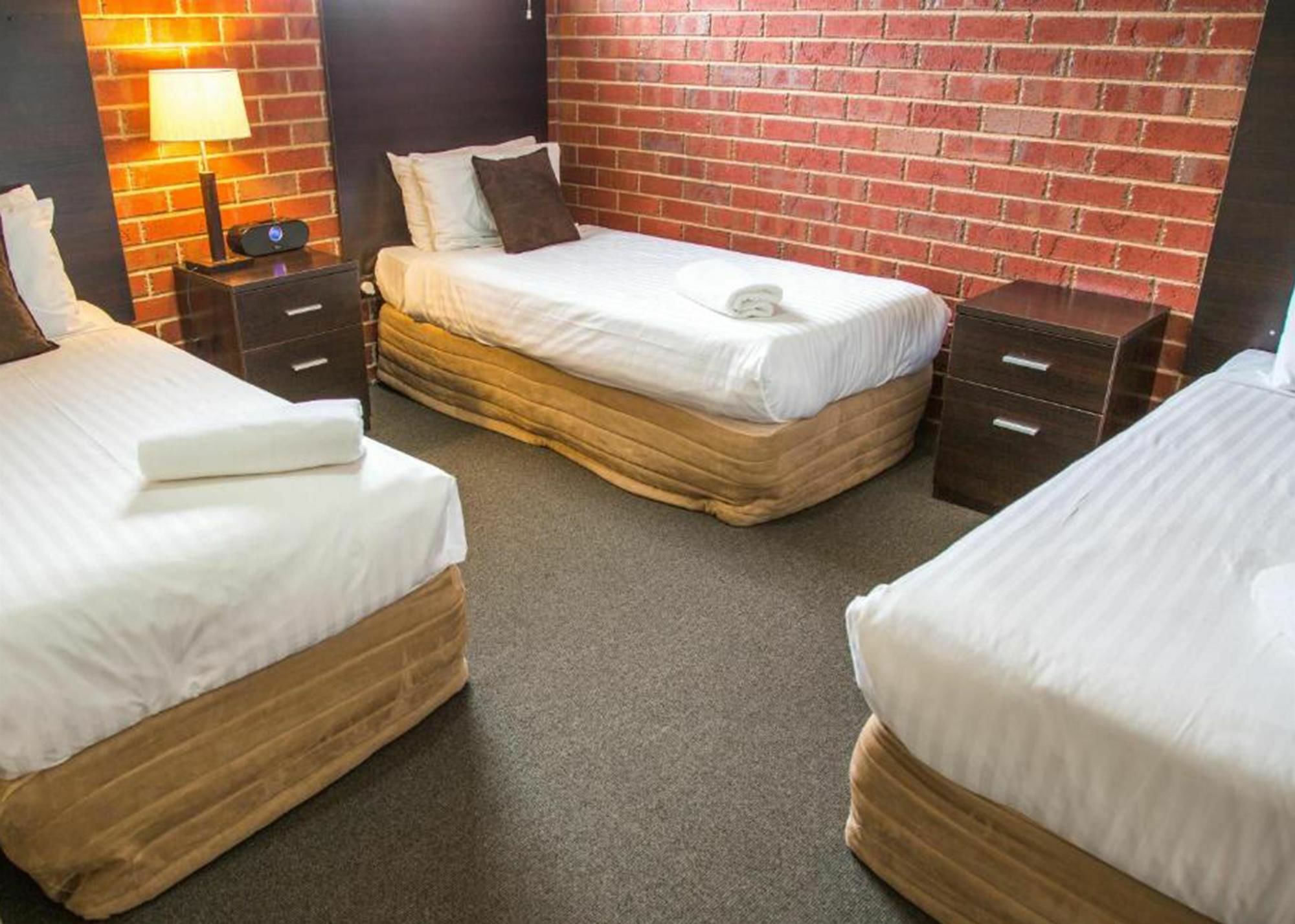 Burke And Wills Motor Inn Swan Hill Bagian luar foto